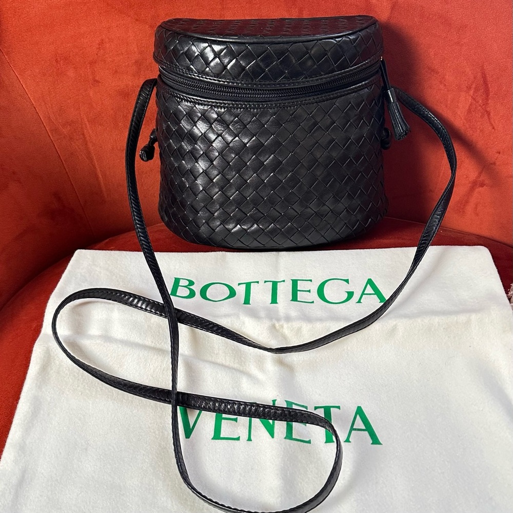 Vintage Bottega Veneta Black Leather Shoulder Crossbody with Woven Design